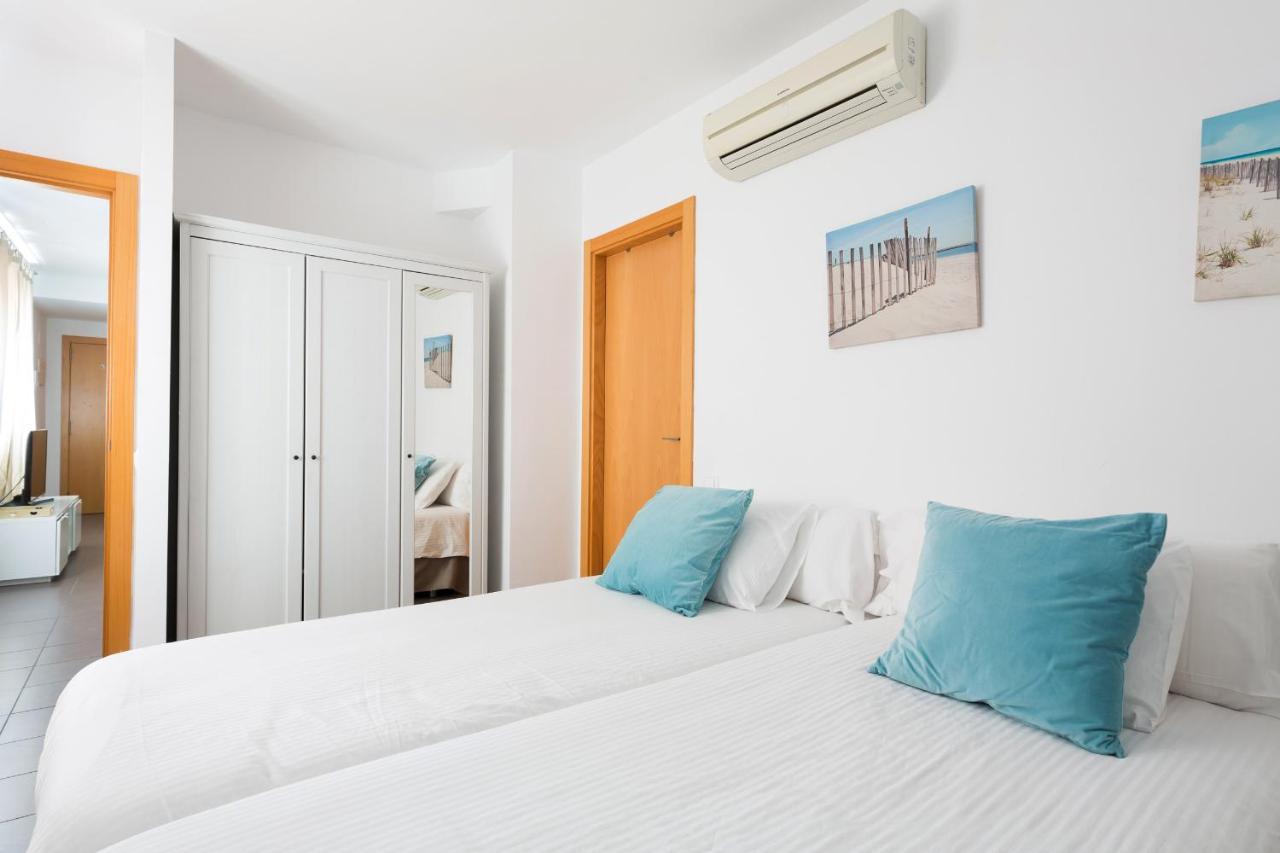 Apartamentos Cornellalux Cornellà de Llobregat Dış mekan fotoğraf