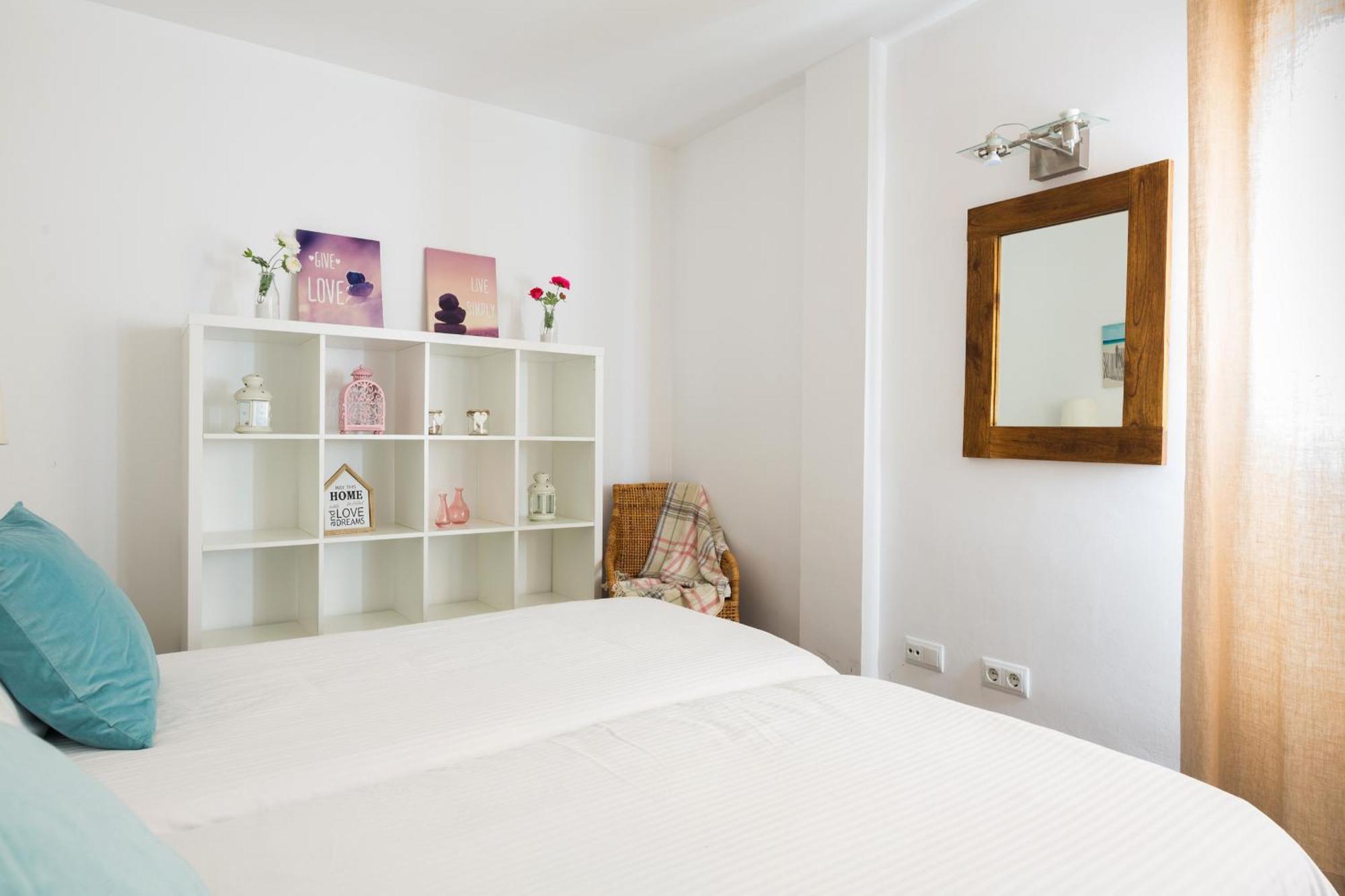 Apartamentos Cornellalux Cornellà de Llobregat Dış mekan fotoğraf