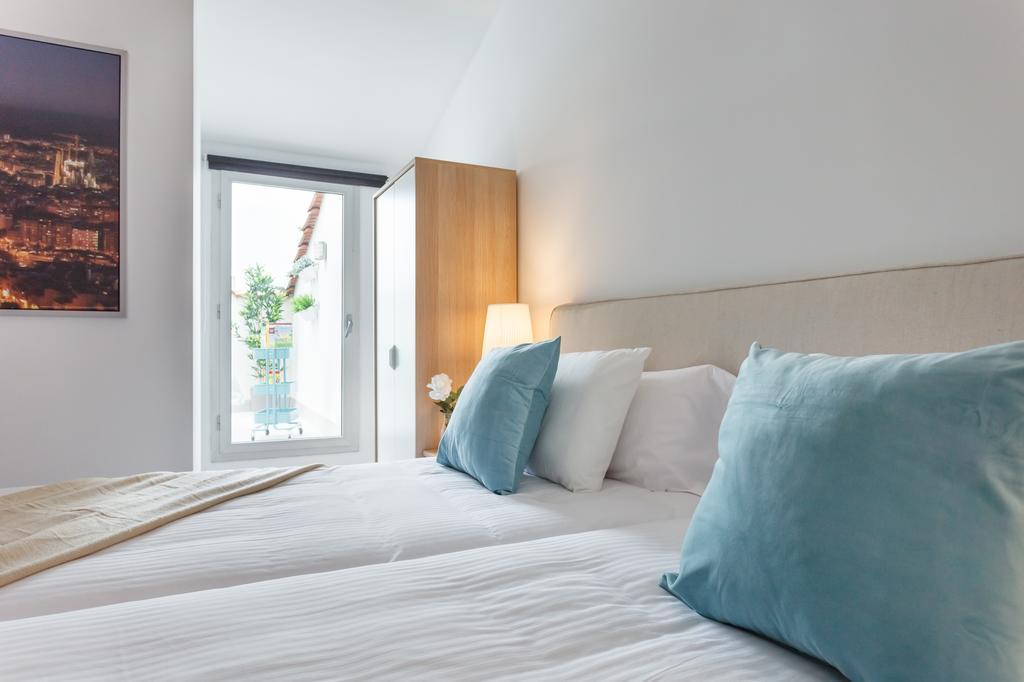 Apartamentos Cornellalux Cornellà de Llobregat Dış mekan fotoğraf