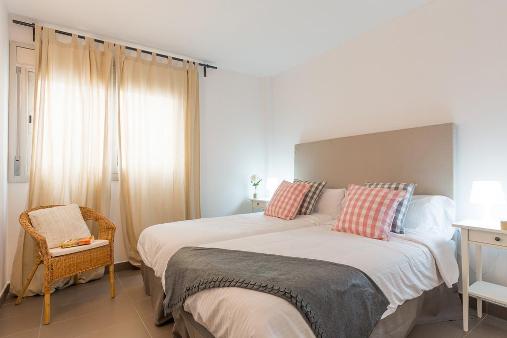 Apartamentos Cornellalux Cornellà de Llobregat Dış mekan fotoğraf