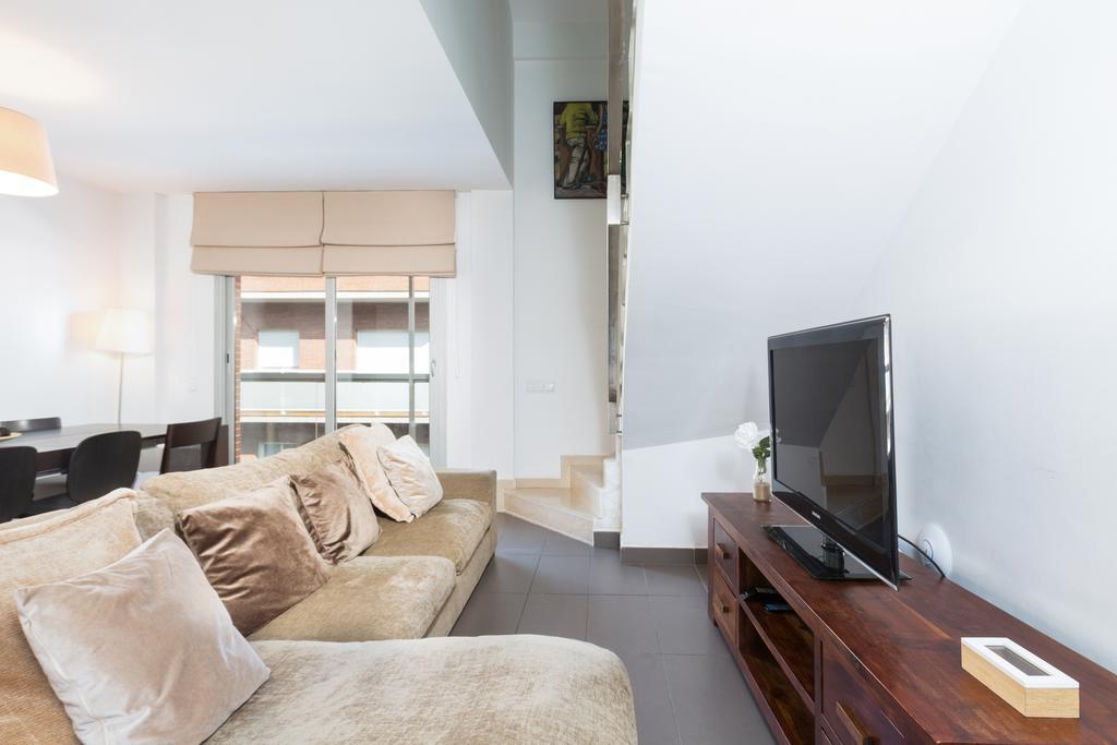 Apartamentos Cornellalux Cornellà de Llobregat Dış mekan fotoğraf