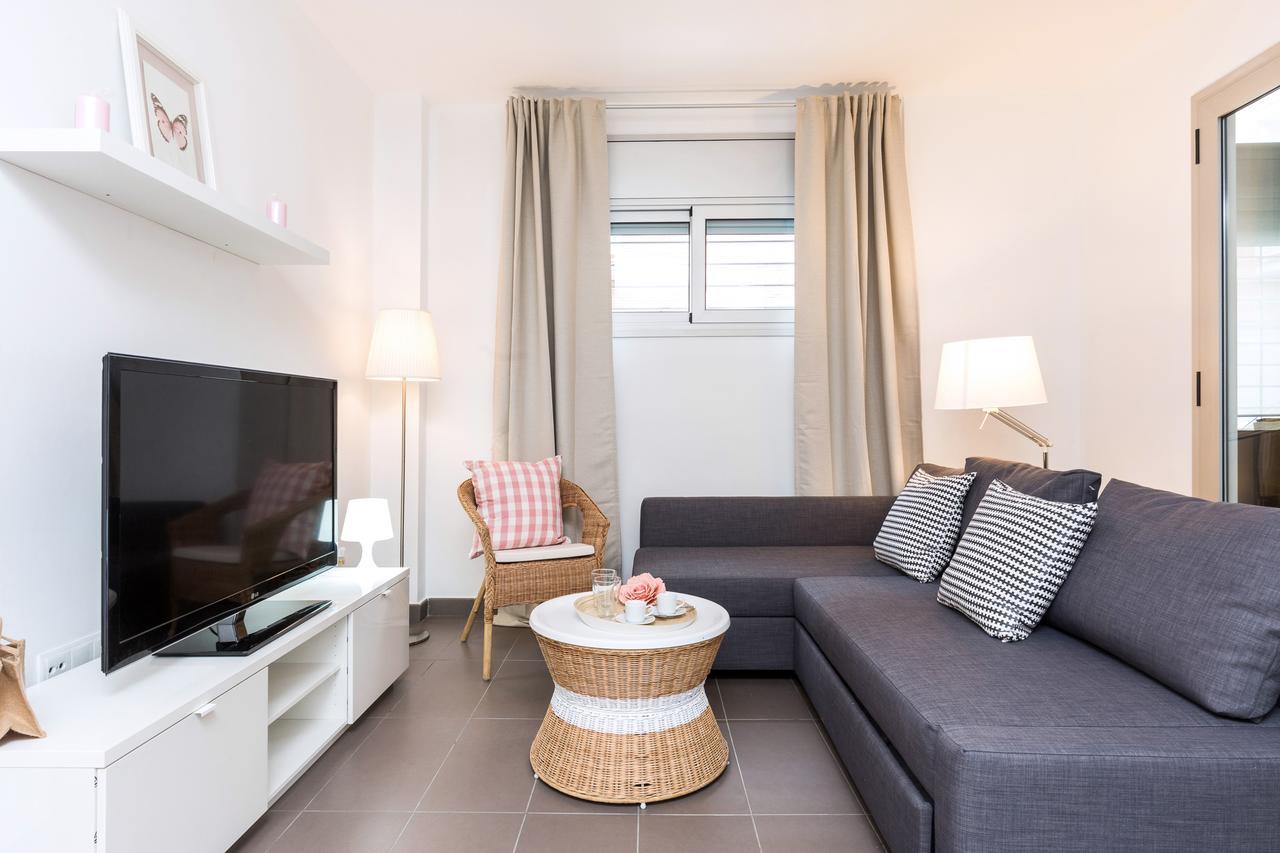 Apartamentos Cornellalux Cornellà de Llobregat Dış mekan fotoğraf