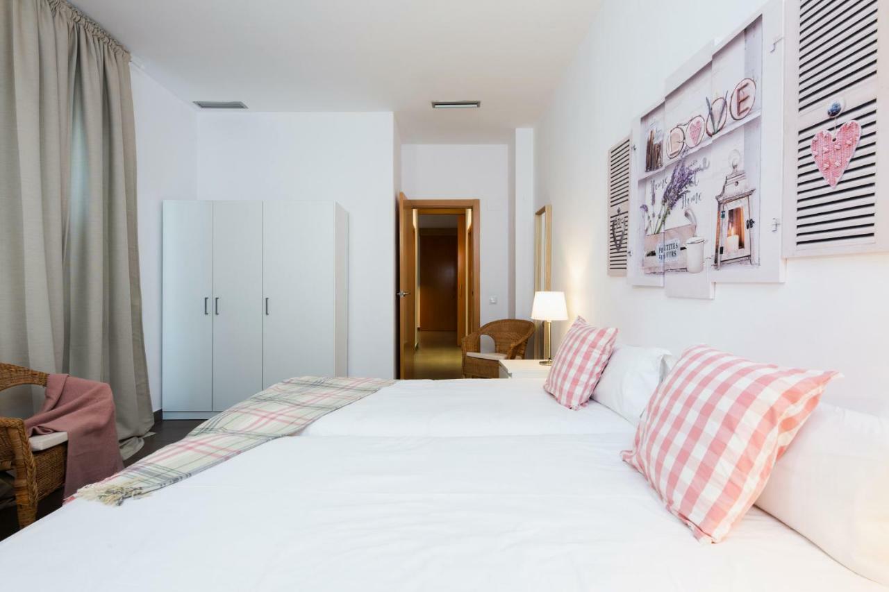 Apartamentos Cornellalux Cornellà de Llobregat Dış mekan fotoğraf