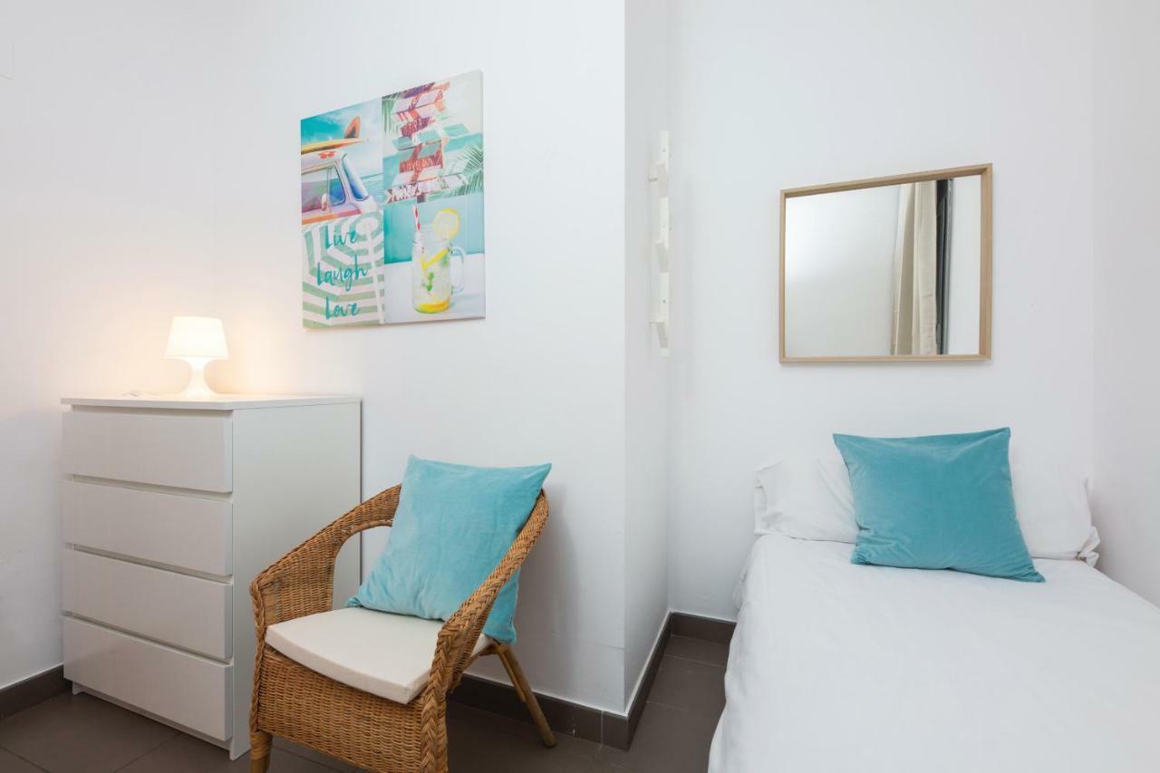 Apartamentos Cornellalux Cornellà de Llobregat Dış mekan fotoğraf